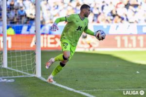 El Alavés se impone al Almería en un partido sin brillo