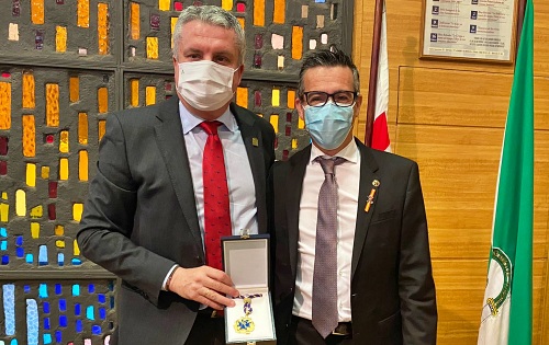 El delegado de Salud recibe la Medalla de Oro del Colegio de Dentistas de Almería