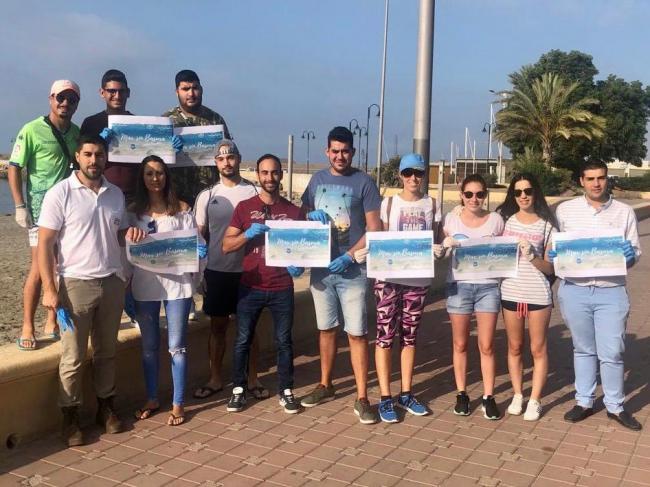 NNGG inicia en las playas de Adra su campaña “Mar sin basura, un paso más”