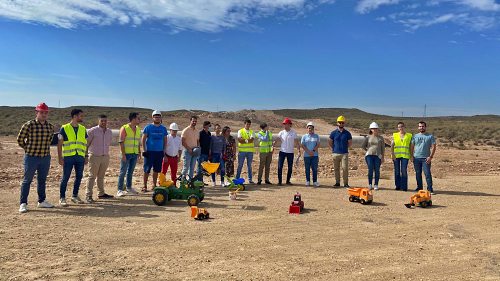 NNGG de Almería escenifican la parálisis de las obras del AVE