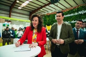 La alcaldesa apoya a agricultores y empresas en Expolevante,