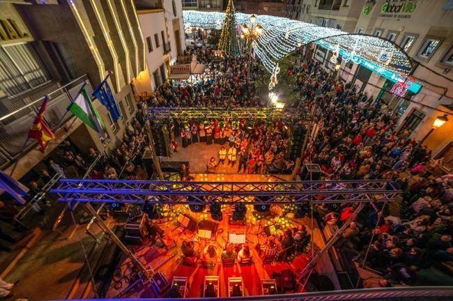 Roquetas se echa a la calle con las luces de Navidad