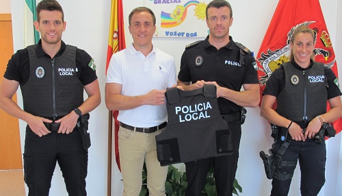 La Policía Local de Vera recibe los primeros 15 nuevos chalecos antibalas