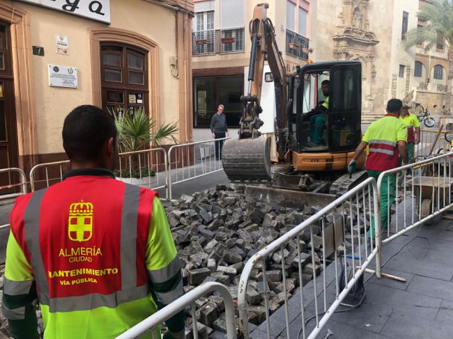 La renovación de pavimento y asfaltado obligan al corte de tráfico en la calle Jovellanos