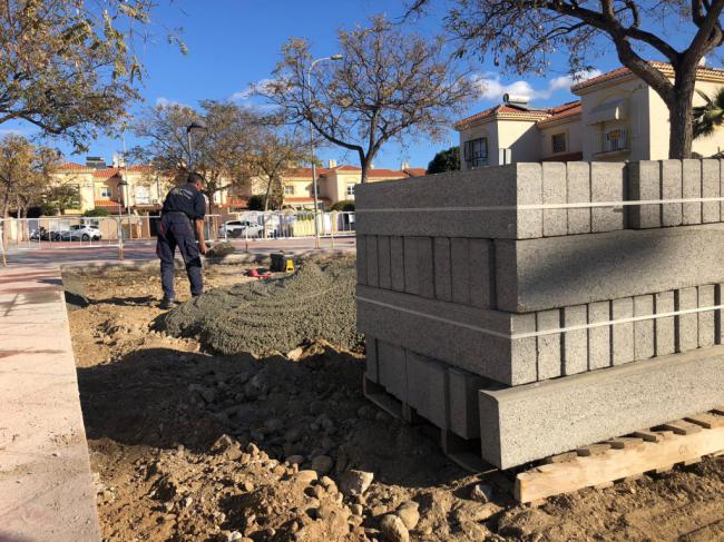 Comienza la construcción de una nueva zona de juegos infantiles en el barrio de Villa María