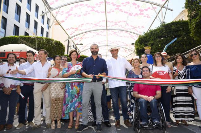 La Feria del Mediodía cocina un menú sazonado con tradiciones, gastronomía y diversión