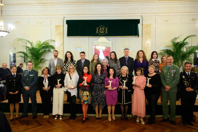 El Ayuntamiento premia a ocho mujeres “valientes, talentosas y referentes” de Almería