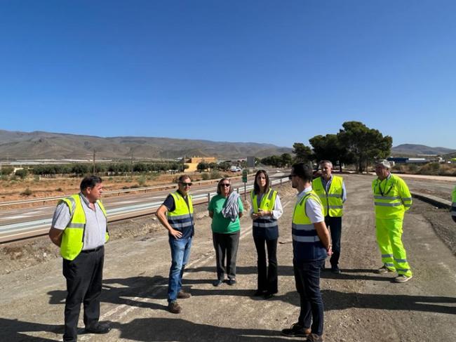 La Junta de Andalucía mejora la pavimentación y el drenaje de un camino de servicio en La Venta del Pino