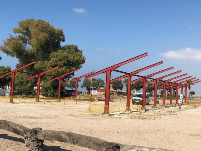 Instalan placas fotovoltaicas en el campo municipal de golf de El Toyo