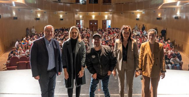 “El Langui” llena de valientes la Escuela de Música, Danza y Teatro de Roquetas