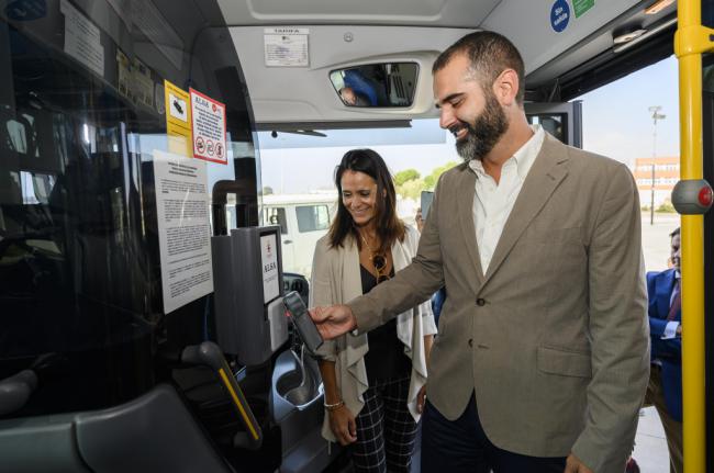 Tres líneas de bus permiten el pago con móvil