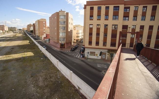 La pasarela de Sierra Alhamilla será cortada para su reparación integral con iluminación ornamental