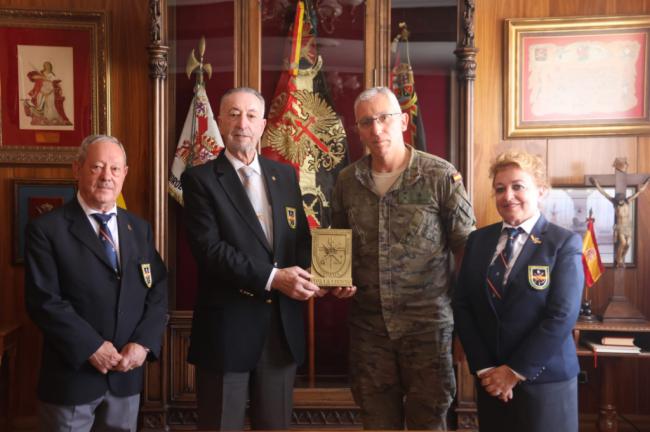 Visita al General Mongío Bergua a León