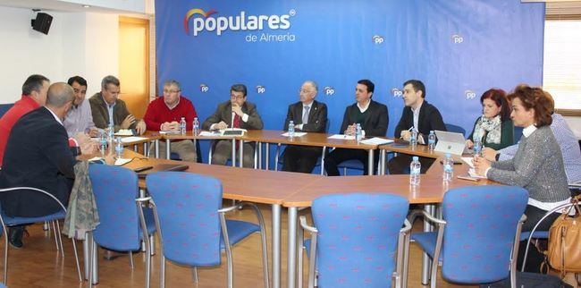 Amat traslada a las organizaciones agrarias el compromiso del PP con el sector