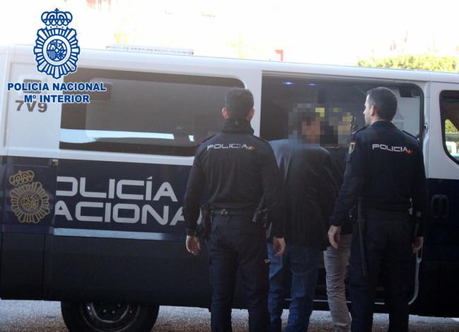 Detenidos los tres atracadores de un salón de juegos en la Cañada de San Urbano