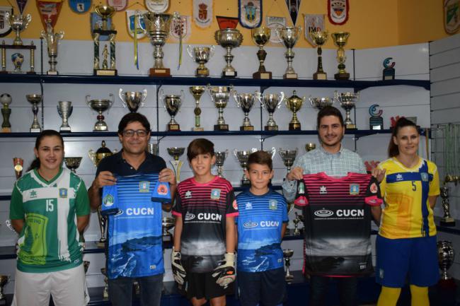 El Comarca de Níjar luce esta temporada nueva equipación