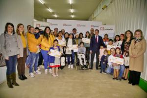 Primera entrega de becas educativas de la Fundación Primaflor