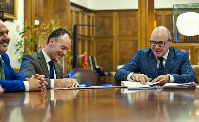 Una empresa almeriense crea una cátedra de la Universidad de Granada