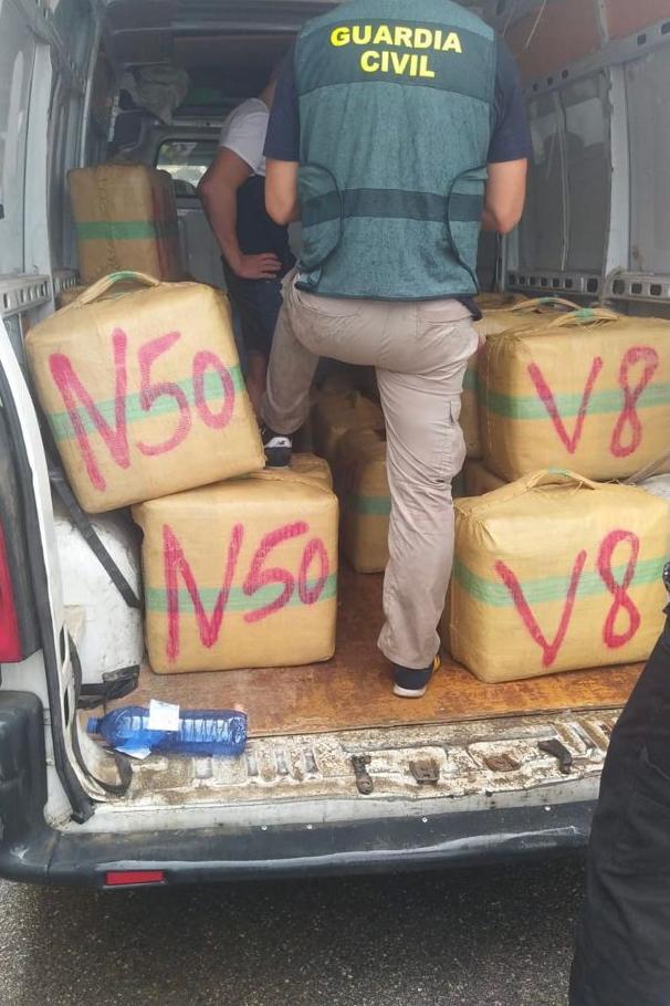 La Guardia Civil incauta una embarcación con 1.290 kilogramos de hachís