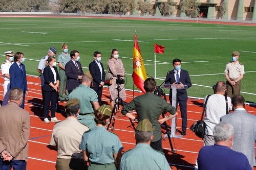 Diputación inaugura la pista de atletismo y el campo de rugby en la Base de La Legión