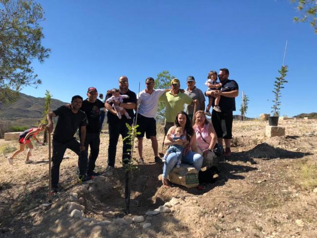 Los pequeños de Huércal Overa reforestan la zona del Calvario