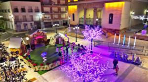 Berja inaugura la Plaza de la Navidad con Papá Noel