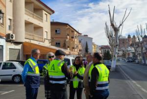 La Junta poda 65 árboles de más de 15 metros en la travesía de Vélez Rubio