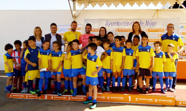 La alcaldesa de Níjar clausura la Liga Municipal de Fútbol