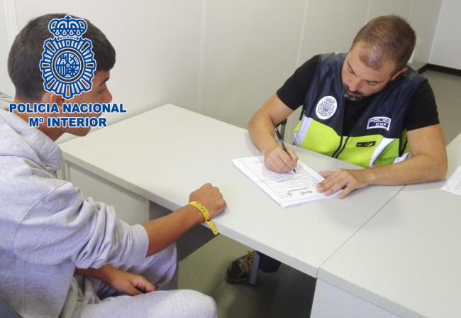 16.500 euros se embolsaron dos 'pateristas' detenidos por traer 11 personas