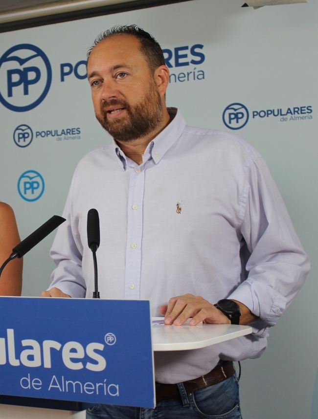 El PP seguirá retirando las aulas prefabricas de Almería que instaló el PSOE