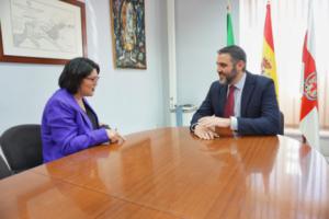 Juanjo Alonso recibe a la cónsul de Ecuador, Diana Veloz