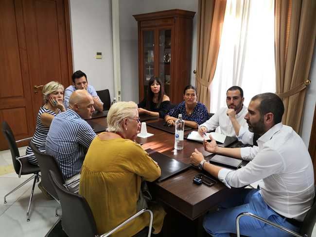 El alcalde y Almería Centro hablan sobre dinamización comercial y la movilidad urbana