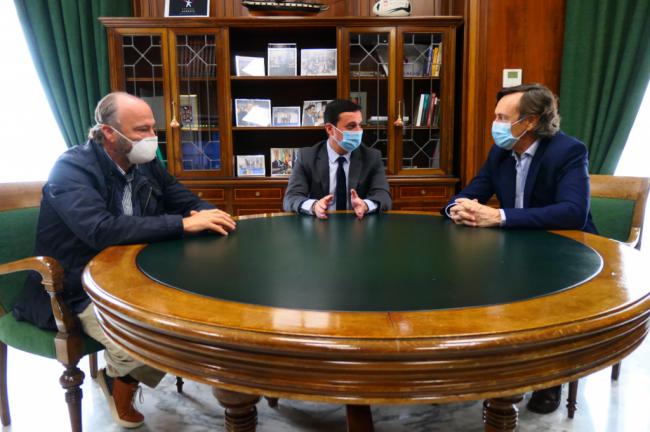 Los senadores del PP se reunen con el presidente de Diputación para analizar la pandemia