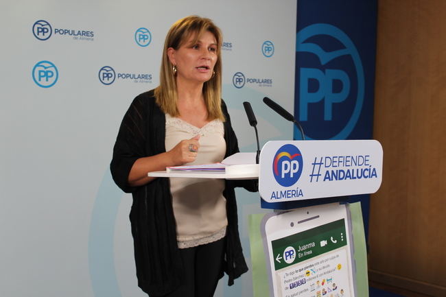 El PP de Almería recoge firmas para exigir el pago de la deuda del Gobierno con Andalucía