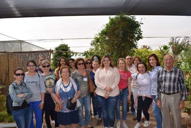 El Ayuntamiento y la Unión de Gestión Clínica de Níjar incluyen una visita al mariposario en la Semana de la Salud