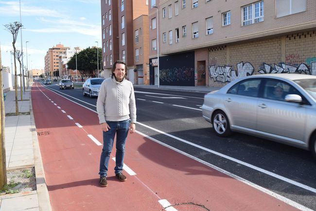 Cs Almería reclama delimitar el carril bici en la carretera de Sierra Alhamilla