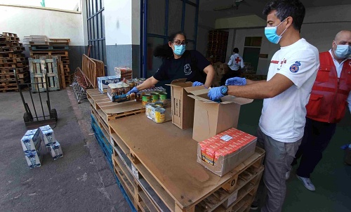 La Subdelegación del Gobierno reparte 100 kilos de alimentos por familia