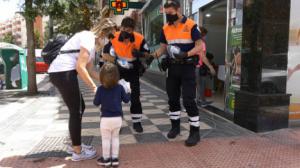 El Ayuntamiento de Roquetas reparte 50.000 mascarillas en zonas comerciales