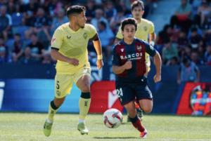 El Almería pone paso firme al descenso tras perder ante el Levante UD (4-2)