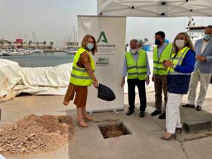 Crespo y Carazo ponen la primera piedra de la lonja y la reurbanización del puerto de Roquetas
 