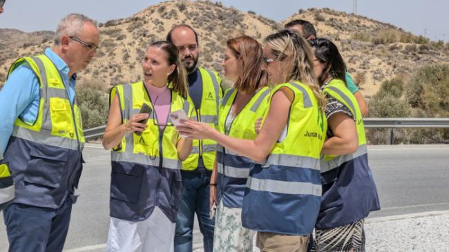 La Junta realiza obras de embellecimiento en una glorieta en Albox