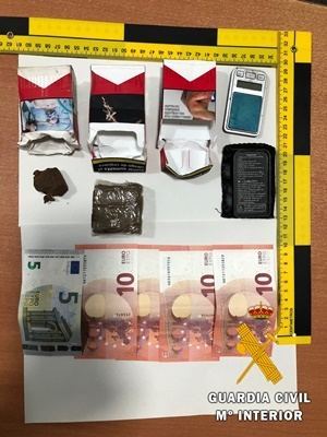 La Guardia Civil sorprende a una persona con todo preparado para vender hachìs