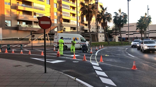 El Ayuntamiento reordena el tráfico en la rotonda de las Almadrabillas