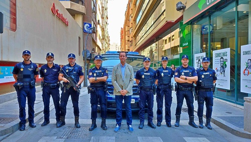 70 policías nacionales prestan servicio en la Feria de Almería