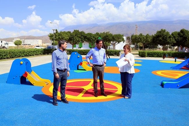 Nuevas áreas infantiles en las plazas Cerrón de La Loma y Diego Siloé