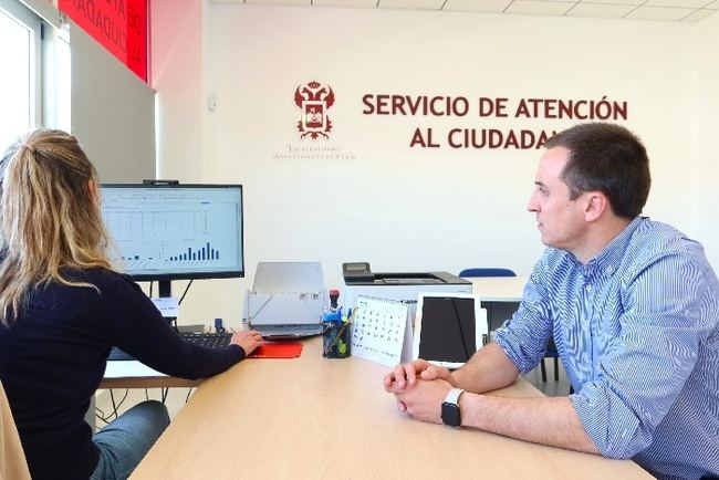 La oficina municipal de atención en Vera Playa atiende a más de 600 usuarios en menos de un año