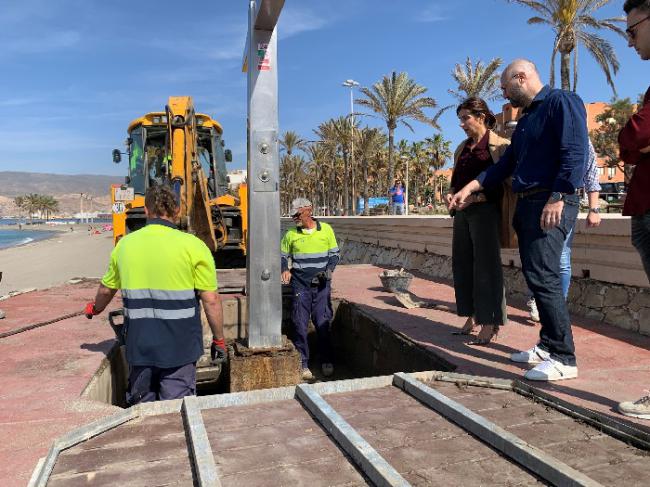 Las playas urbanas de Almería se ponen a punto