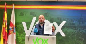 Vox se da varios autozascas a cuenta de la residencia de Chirivel