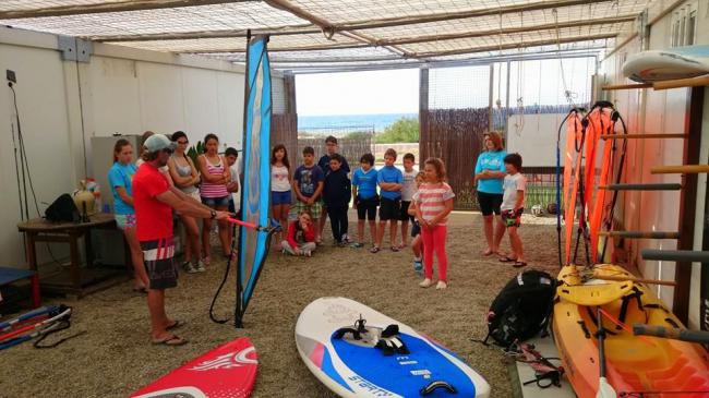 Golf y deportes náuticos para los escolares de Almerimar en su 'semana azul'