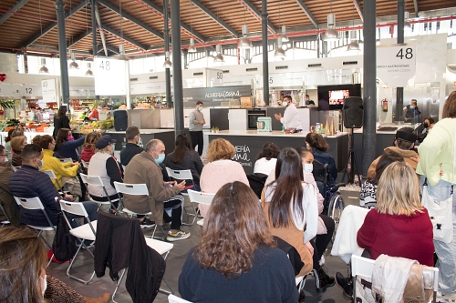 La cocina de San Valentín protagoniza un nuevo showcooking en el Mercado Central